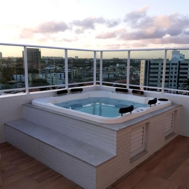 Jacuzzi compartilhada, garagem, ar condicionado, chuveiro quente e vista mar em Piata Salvador Exterior foto